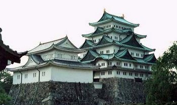 История Японии. Замок Адзути